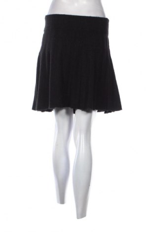 Пола Amisu, Размер S, Цвят Черен, Цена 4,09 €