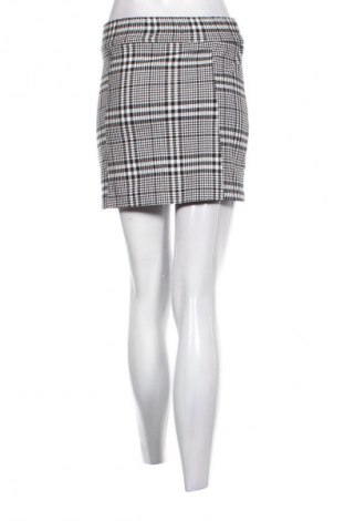 Пола Bershka, Размер S, Цвят Многоцветен, Цена 2,04 €