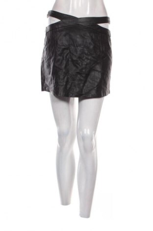 Пола Bershka, Размер M, Цвят Черен, Цена 2,04 €