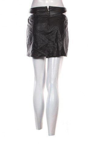 Пола Bershka, Размер M, Цвят Черен, Цена 2,04 €