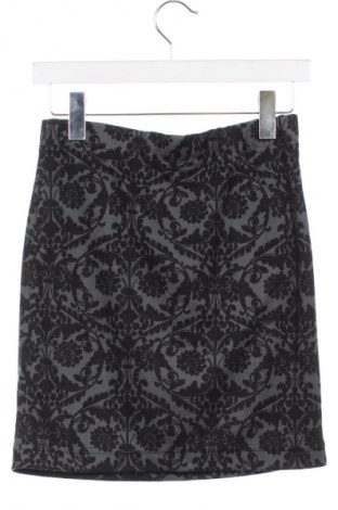 Пола C&A, Размер XS, Цвят Многоцветен, Цена 2,04 €