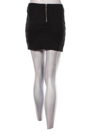 Пола H&M, Размер S, Цвят Черен, Цена 2,04 €