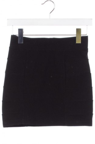 Пола H&M Divided, Размер XS, Цвят Черен, Цена 2,04 €