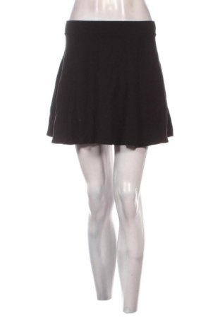 Пола H&M Divided, Размер S, Цвят Черен, Цена 2,04 €