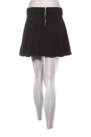 Пола H&M Divided, Размер S, Цвят Черен, Цена 2,04 €