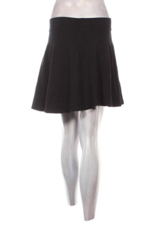 Пола H&M Divided, Размер S, Цвят Черен, Цена 2,04 €