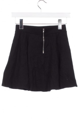 Пола H&M Divided, Размер XS, Цвят Черен, Цена 2,04 €