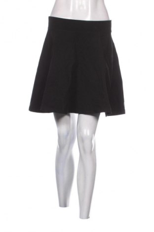 Пола H&M Divided, Размер M, Цвят Черен, Цена 2,04 €