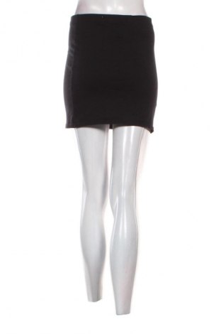 Пола H&M Divided, Размер S, Цвят Черен, Цена 7,15 €