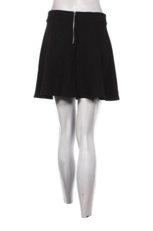 Пола H&M Divided, Размер M, Цвят Черен, Цена 2,04 €