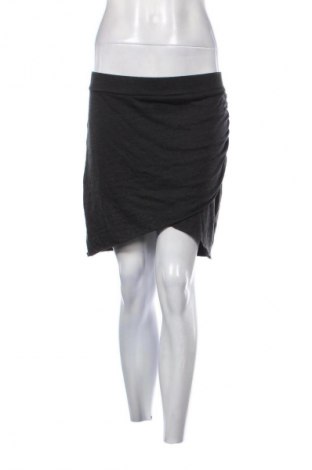 Пола H&M Divided, Размер M, Цвят Сив, Цена 2,55 €