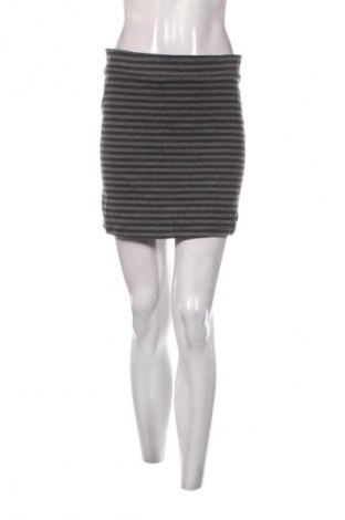 Пола H&M L.O.G.G., Размер M, Цвят Многоцветен, Цена 2,04 €