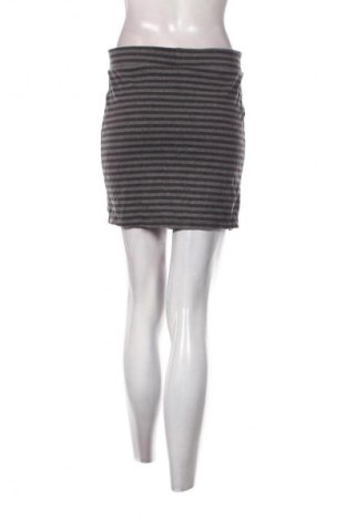 Пола H&M L.O.G.G., Размер M, Цвят Многоцветен, Цена 2,04 €