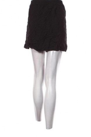 Пола Janina, Размер M, Цвят Черен, Цена 2,04 €