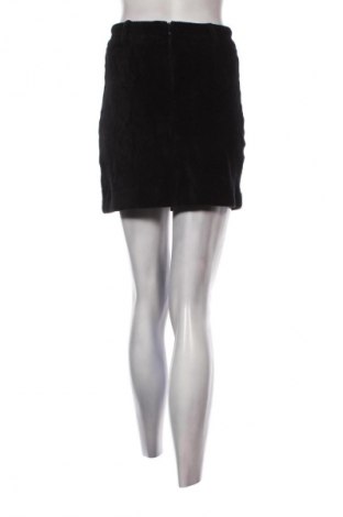 Пола Mango, Размер S, Цвят Черен, Цена 2,04 €