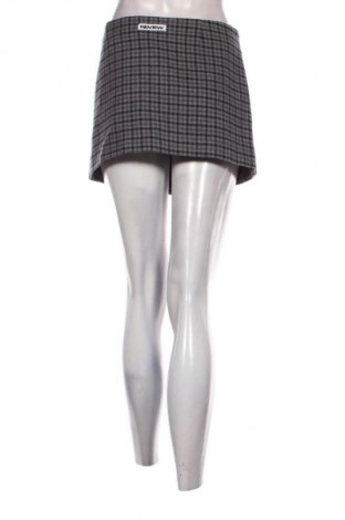 Пола Review, Размер M, Цвят Многоцветен, Цена 2,55 €