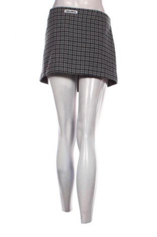 Пола Review, Размер L, Цвят Многоцветен, Цена 2,55 €