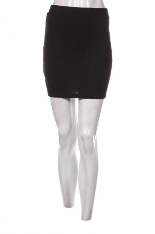 Пола SHEIN, Размер S, Цвят Черен, Цена 2,04 €