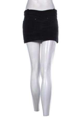 Пола Unbranded, Размер M, Цвят Черен, Цена 2,04 €