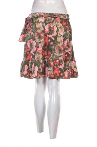 Пола Vero Moda, Размер M, Цвят Многоцветен, Цена 2,04 €