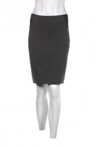 Пола Vero Moda, Размер M, Цвят Сив, Цена 2,04 €