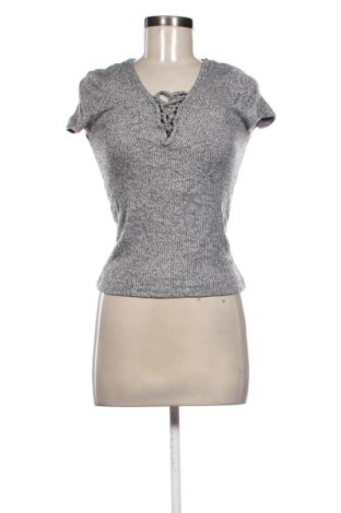 Damen Shirt Bershka, Größe XS, Farbe Grau, Preis € 7,99