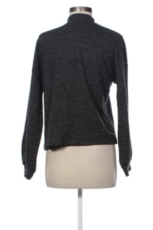 Damen Shirt Stradivarius, Größe M, Farbe Schwarz, Preis 10,00 €