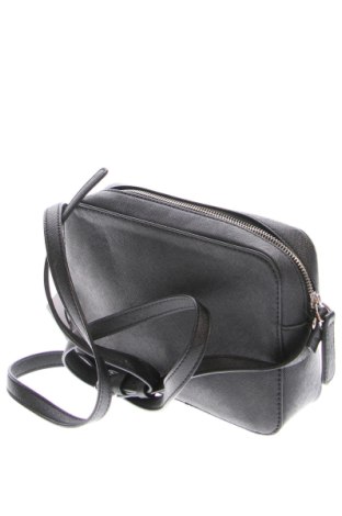 Дамска чанта Guess, Цвят Черен, Цена 94,58 €