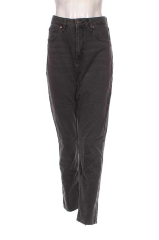 Дамски дънки BDG, Размер M, Цвят Сив, Цена 48,06 €