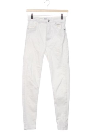 Damskie jeansy Bershka, Rozmiar XXS, Kolor Biały, Cena 80,38 zł
