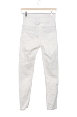 Damskie jeansy Bershka, Rozmiar XXS, Kolor Biały, Cena 80,38 zł