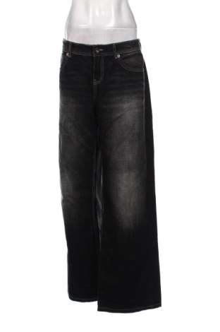 Blugi de femei Bershka, Mărime XL, Culoare Gri, Preț 145,99 Lei