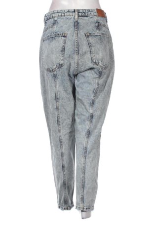 Blugi de femei Bershka, Mărime M, Culoare Albastru, Preț 91,99 Lei