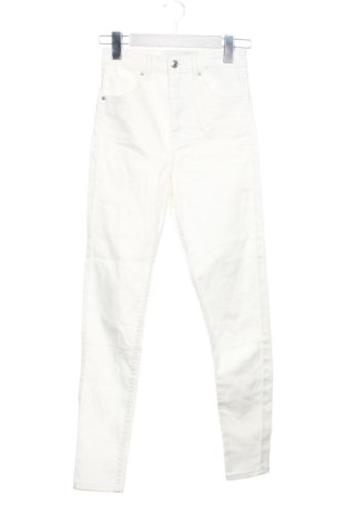 Γυναικείο Τζίν Bershka, Μέγεθος XS, Χρώμα Λευκό, Τιμή 14,77 €