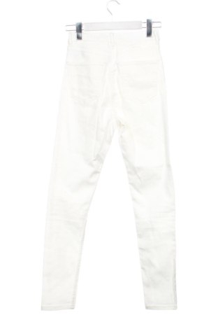 Γυναικείο Τζίν Bershka, Μέγεθος XS, Χρώμα Λευκό, Τιμή 14,77 €
