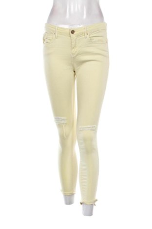 Damen Jeans Stradivarius, Größe S, Farbe Gelb, Preis 15,00 €