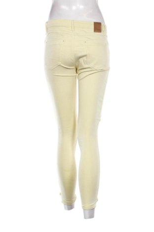 Damen Jeans Stradivarius, Größe S, Farbe Gelb, Preis 15,00 €