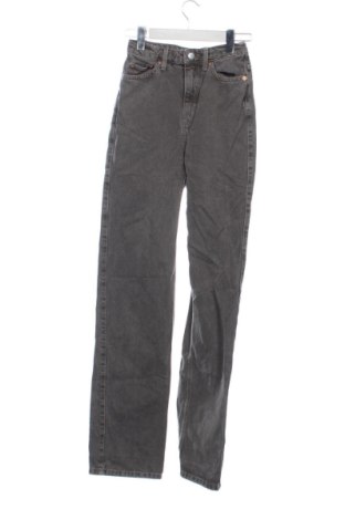 Дамски дънки Weekday, Размер XS, Цвят Сив, Цена 11,75 €, #136313942