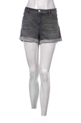 Pantaloni scurți de femei H&M, Mărime XL, Culoare Gri, Preț 52,13 Lei, #136394926