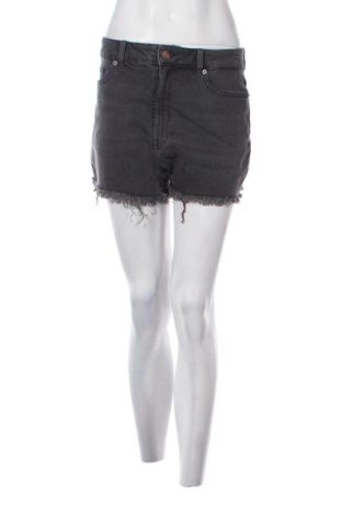 Дамски къс панталон H&M Divided, Размер M, Цвят Сив, Цена 16,36 €