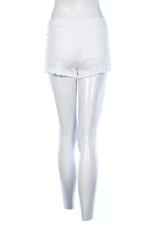 Pantaloni scurți de femei Pimkie, Mărime S, Culoare Alb, Preț 60,99 Lei