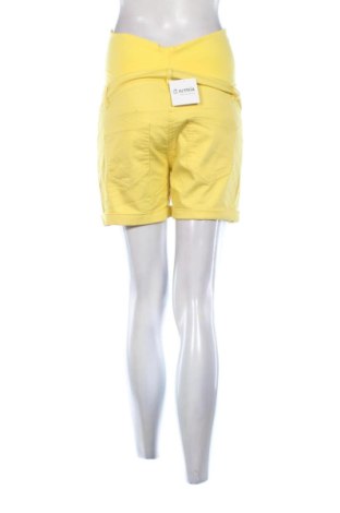 Pantaloni scurți de femei Unbranded, Mărime M, Culoare Galben, Preț 60,99 Lei