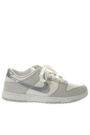 Дамски обувки Nike, Размер 41, Цвят Екрю, Цена 85,89 €