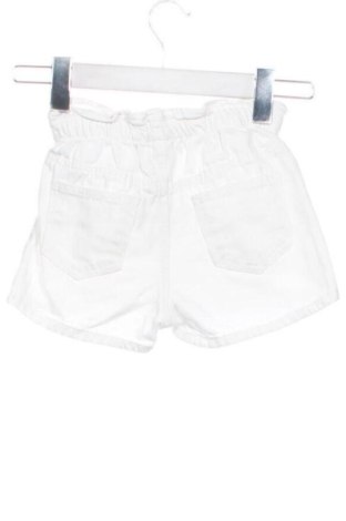 Pantaloni scurți pentru copii Unbranded, Mărime 5-6y/ 116-122 cm, Culoare Alb, Preț 36,49 Lei