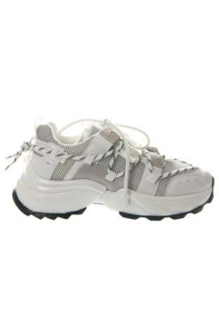 Férfi cipők
 Steve Madden, Méret 41, Szín Sokszínű, Ár 39 549 Ft