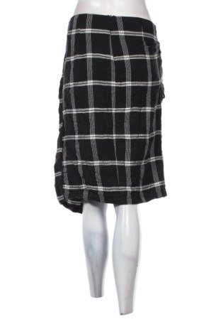 Пола Bershka, Размер M, Цвят Многоцветен, Цена 7,66 €
