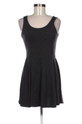 Kleid Basics, Größe L, Farbe Grau, Preis 25,99 €