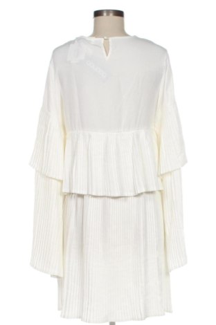 Kleid Boohoo, Größe M, Farbe Weiß, Preis 32,00 €