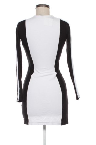 Рокля H&M Divided, Размер S, Цвят Многоцветен, Цена 16,59 €
