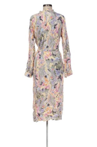 Рокля Numph, Размер M, Цвят Многоцветен, Цена 42,43 €
